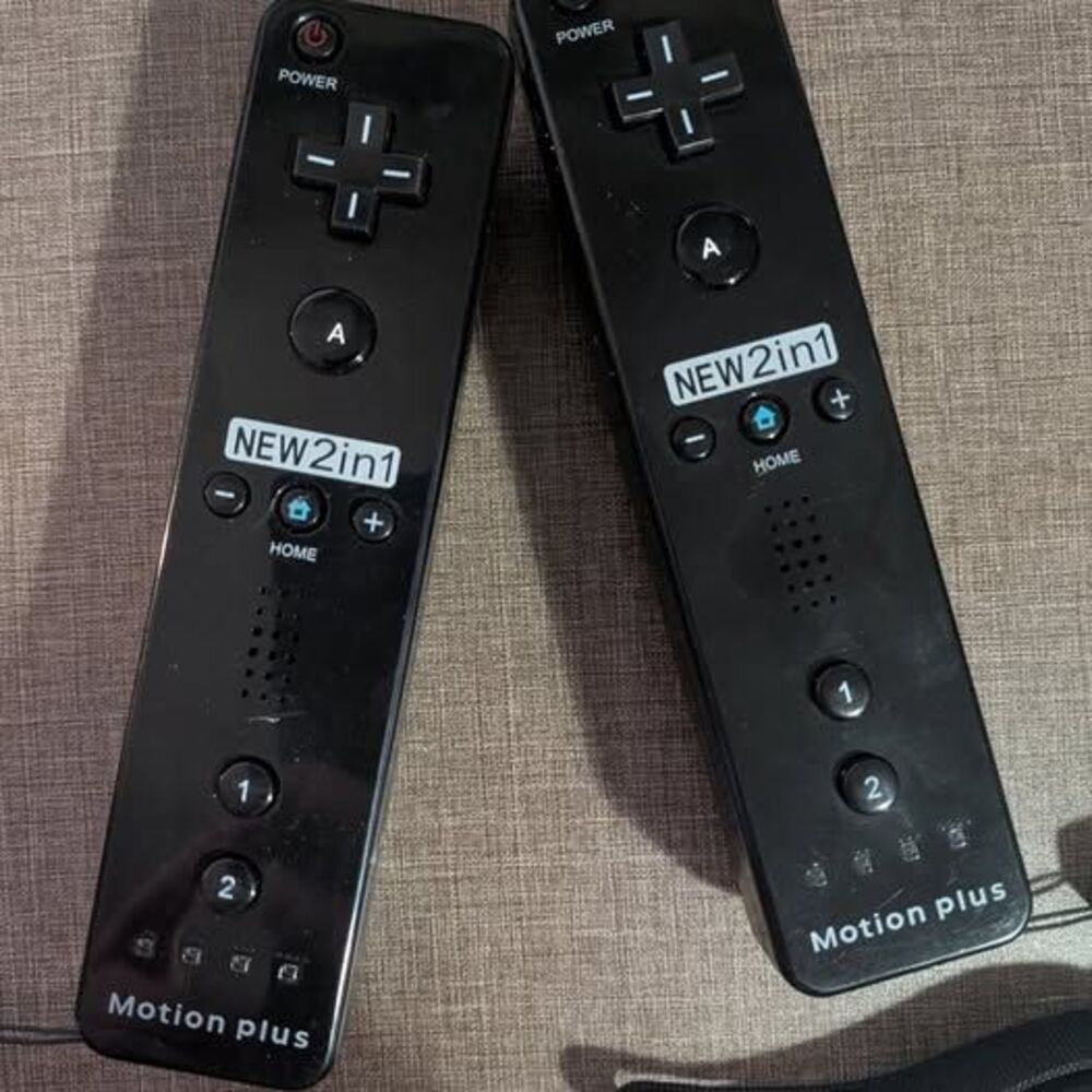 2 Black 2-in-1 Remote Controllers for Nintendo Wii / Wii U + Wrist Straps